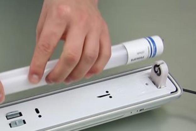 Hvordan installerer man et LED T8 lysrør med elektronisk ballast?