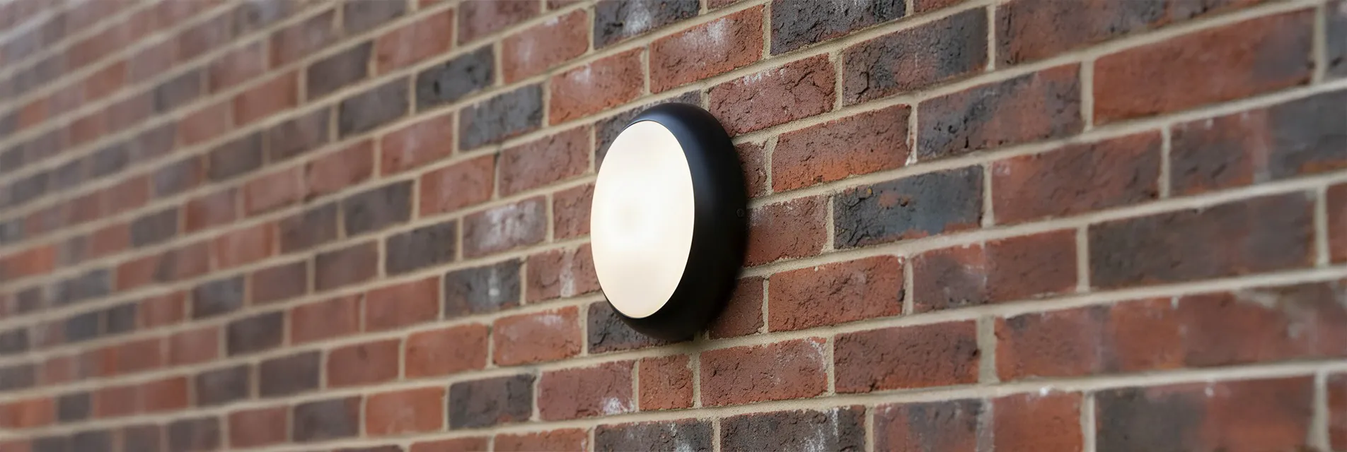 Noxion bulkhead Pro 2 monteret på en væg